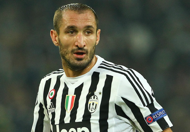 GoalItalia's tweet photo. Nessun recupero lampo: Chiellini e Alex Sandro verso il forfait contro il Bayern https://t.co/bZbSRkSgaC https://t.co/kYHTpqzwdO