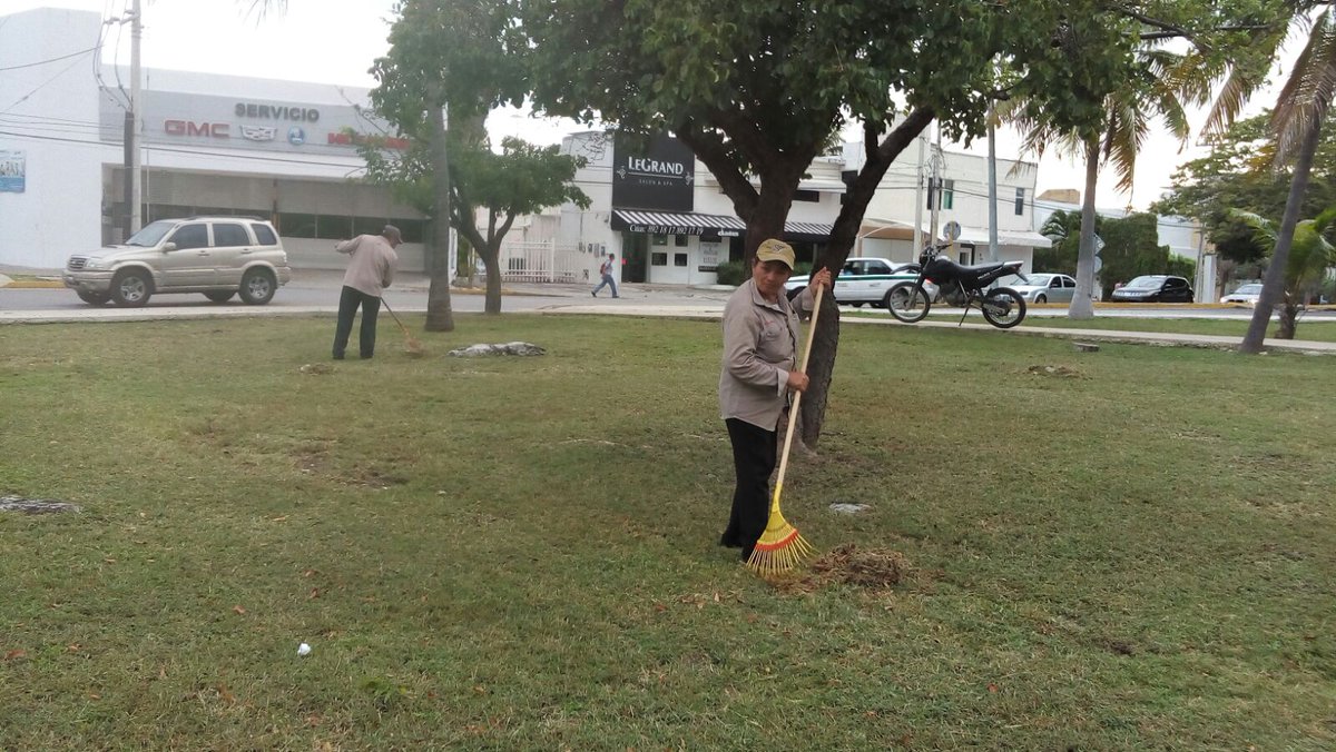 EmmanuelZetina's tweet photo. @Parques_BJ realiza trabajos d limpieza en #AvSayil #AvTulum #ResultadosQueTransforman @PaulCarrillo2 @VivoEnCancun https://t.co/uK0obaV30q