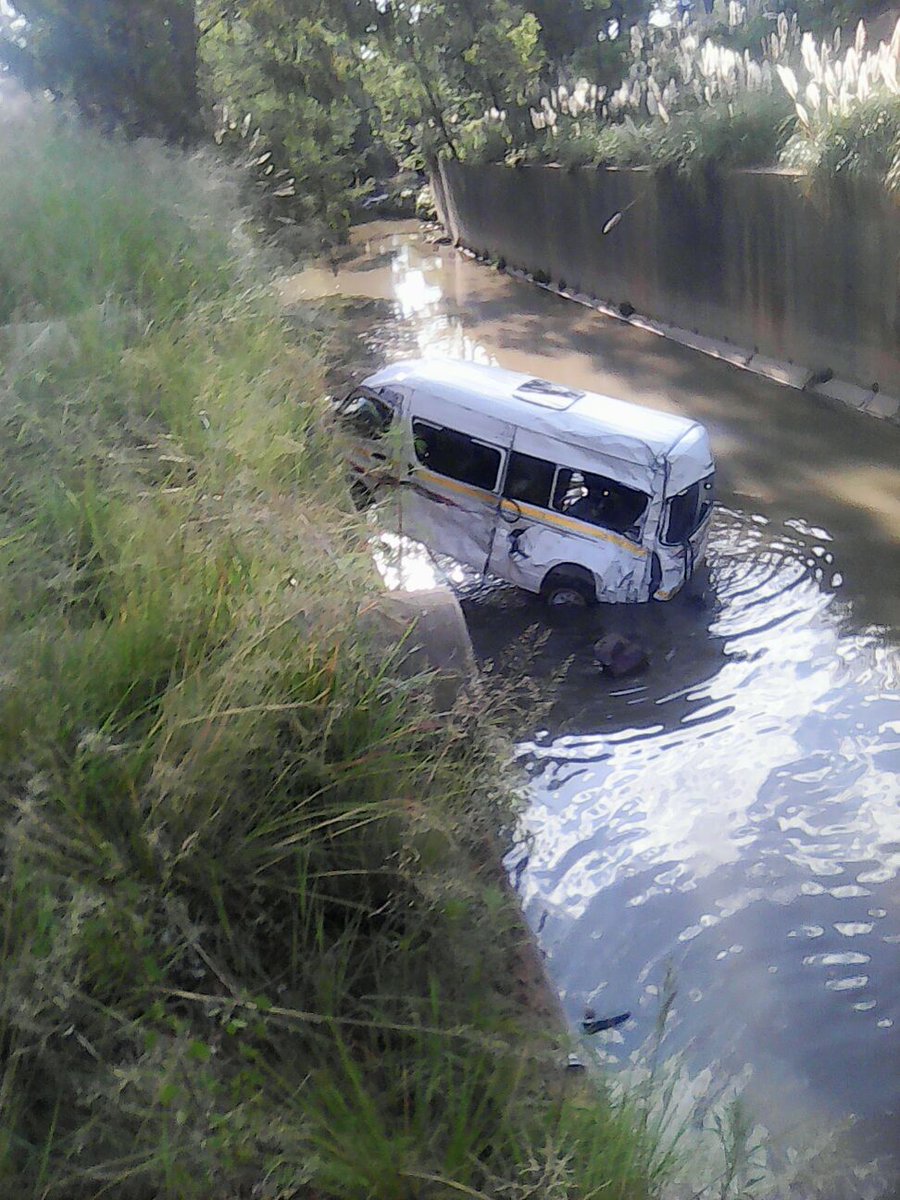 FRACCDSP's tweet image. Recovery underway at the fatal taxi crash on the Soweto Hiway. @_ArriveAlive @FatalMoves @OF_THE_SOUTH @Nicol3tt300