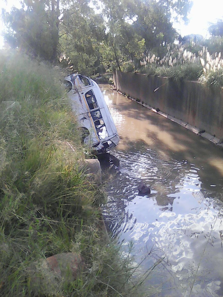 FRACCDSP's tweet image. Recovery underway at the fatal taxi crash on the Soweto Hiway. @_ArriveAlive @FatalMoves @OF_THE_SOUTH @Nicol3tt300