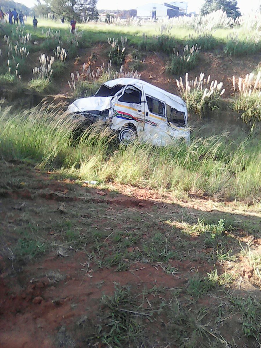 FRACCDSP's tweet image. Recovery underway at the fatal taxi crash on the Soweto Hiway. @_ArriveAlive @FatalMoves @OF_THE_SOUTH @Nicol3tt300