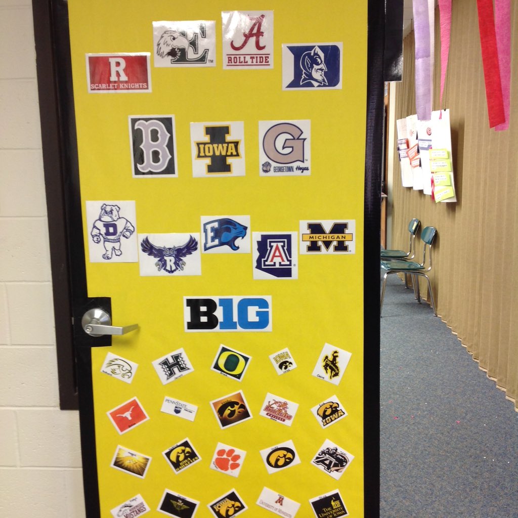 tlbeenblossom's tweet photo. Check out our doors! Great literacy week at KE! #mphawks https://t.co/khJcMnLgmu
