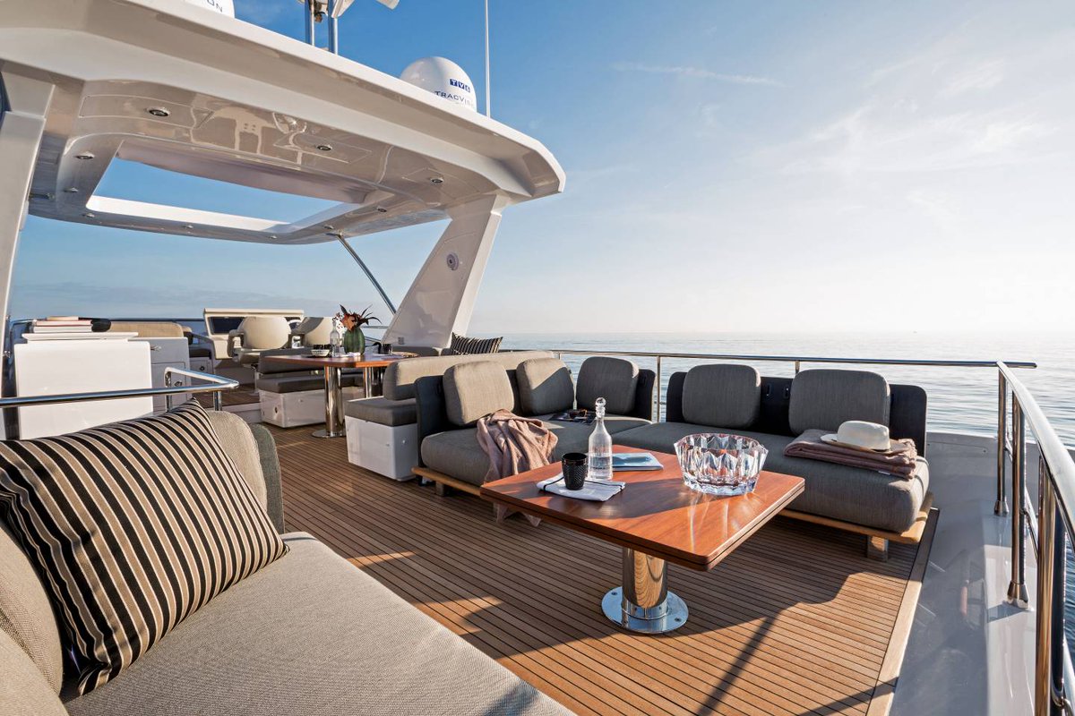 AzimutYachtsHK's tweet photo. New 2016 models #Magellano66 #Azimut72 #Azimut66 already sold out #Azimutmiami2016. Congratulation! @AzimutYachtsHK https://t.co/LzTH9Mm9yL