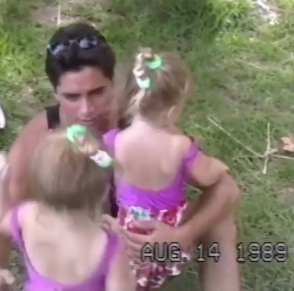 John Stamos posted the Cutest video of the Olsen Twins from 1989 bzfd.it/1Qxaeoz