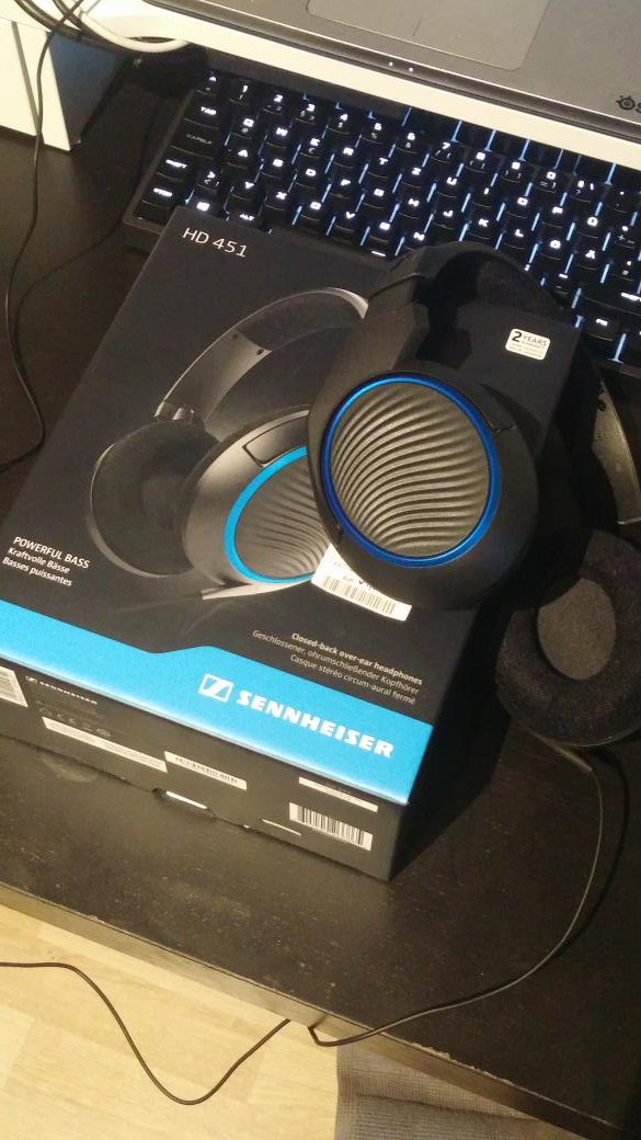 notPentaaa's tweet photo. Just got these puppies and absolutely love them @SennheiserUSA #HD451 https://t.co/5QODAHtFuG