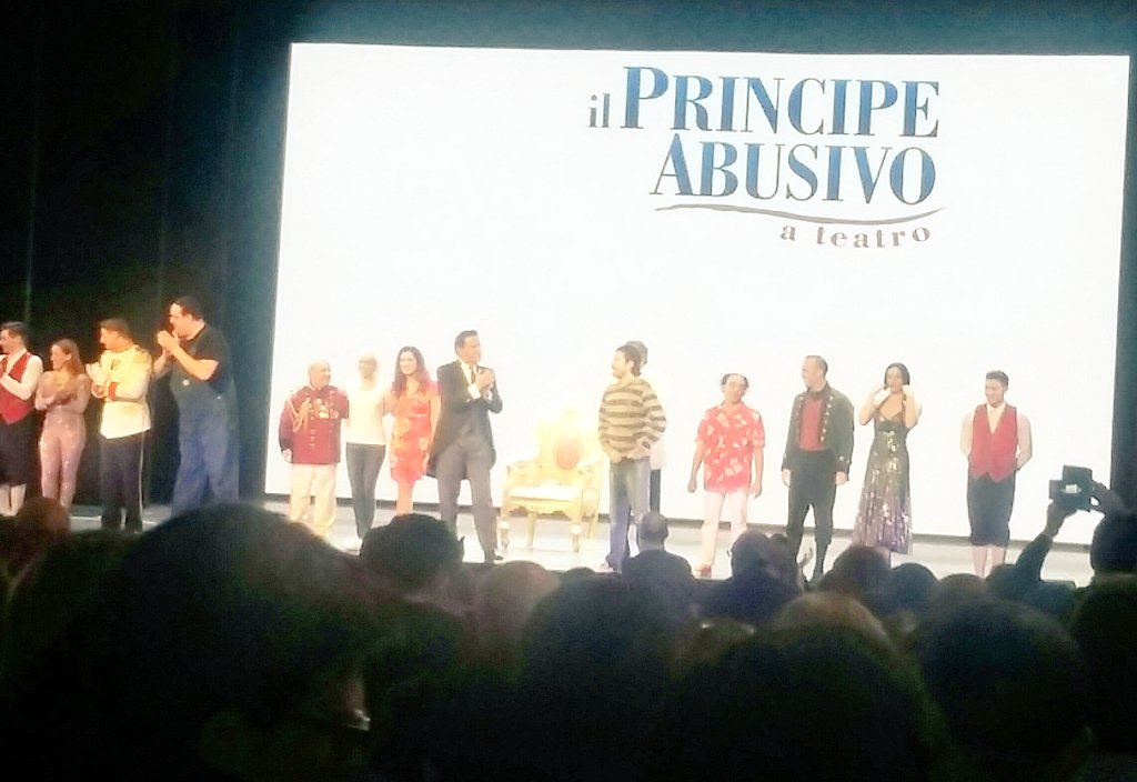 luisacotardo1's tweet image. Gran bello spettacolo, da vedere! Cast🔝🔝🔝 @AlessandroSian @ChriDeSica #ilprincipeabusivo #bari #teatroteam