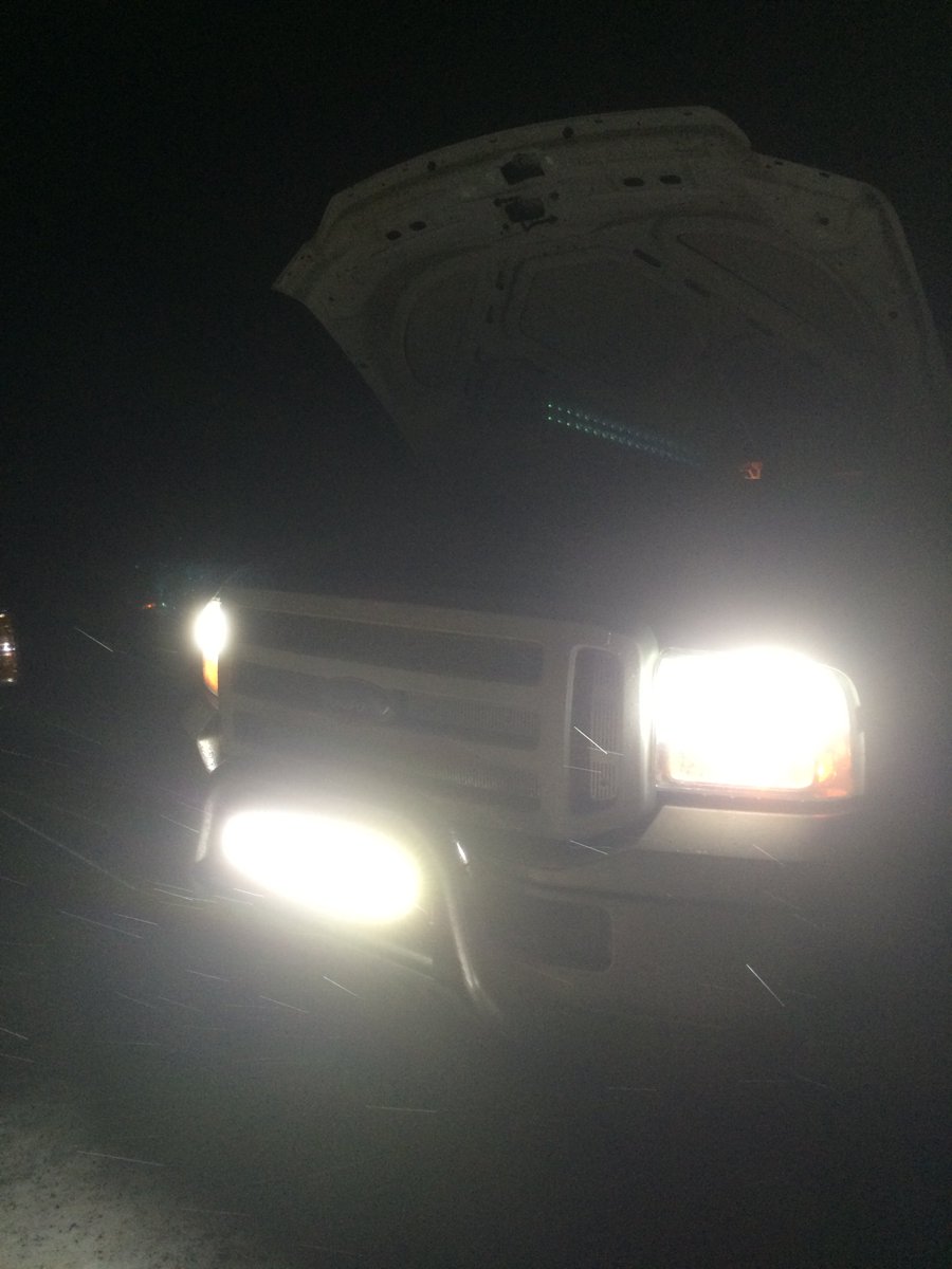 AGLOFFROAD's tweet photo. 2005 Ford with 3S headlights and 20” double row bar. https://t.co/LupgryC07q