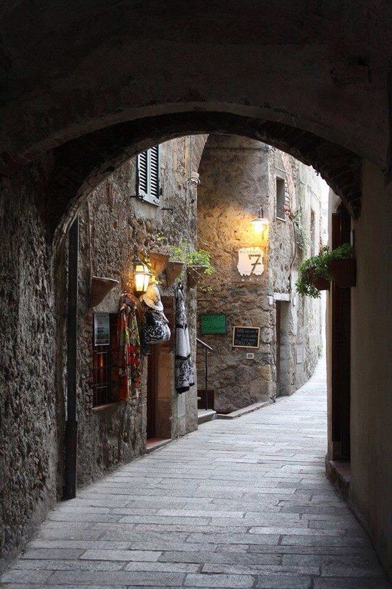 whyinitaly's tweet photo. #Tuscany, #Italy. https://t.co/1zb90miKRg https://t.co/87444OkuyQ