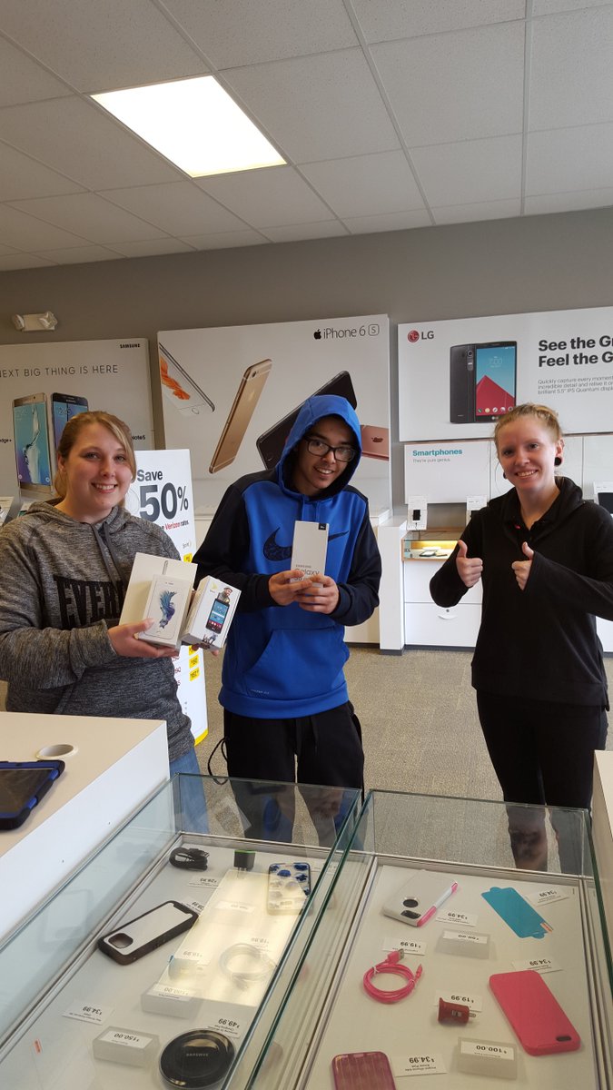 UWSprintErie's tweet photo. Came in for 1, left with 4! #Motivation @marceloclaure @UWGMJason @UWDMAndrew @AbbyCMeAtSprint @UWAmyJo @K_Seelinger https://t.co/LS2DpsqxOu