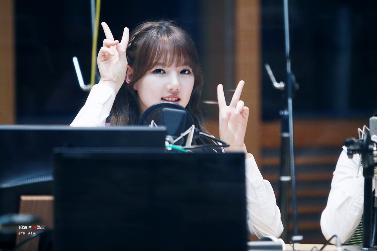 160221 윤정수 신봉선의 좋은 주말 #여자친구 #예린 <a href="/GFRDofficial/">여자친구 GFRIEND</a> 
* 아름다운 나타샤, 눈이 나린다

cfile6.uf.tistory.com/image/226D524C…
cfile6.uf.tistory.com/image/22699D4C…