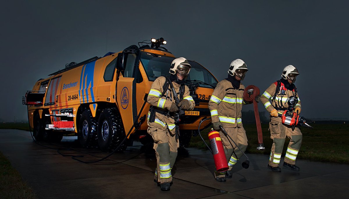 Deze week weer #avondvliegen <a href="/vlbleeuwarden/">Vliegbasis Leeuwarden</a> <a href="/vlbvolkel/">Vliegbasis Volkel</a> en <a href="/dhcluchtmacht/">DHC Luchtmacht</a>. Wij zijn #altijdparaat #brandweer #rnlaf