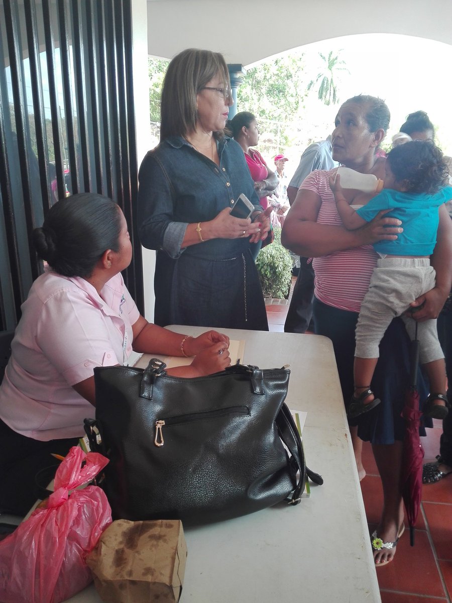 MidesLaChorrera's tweet photo. Directora de MIDES La Chorrera supervisa pago de Ángel Guardián en Suc. Bco. Nacional de Panamá Oeste @AlcibiadesVV https://t.co/cPIuVauoSJ