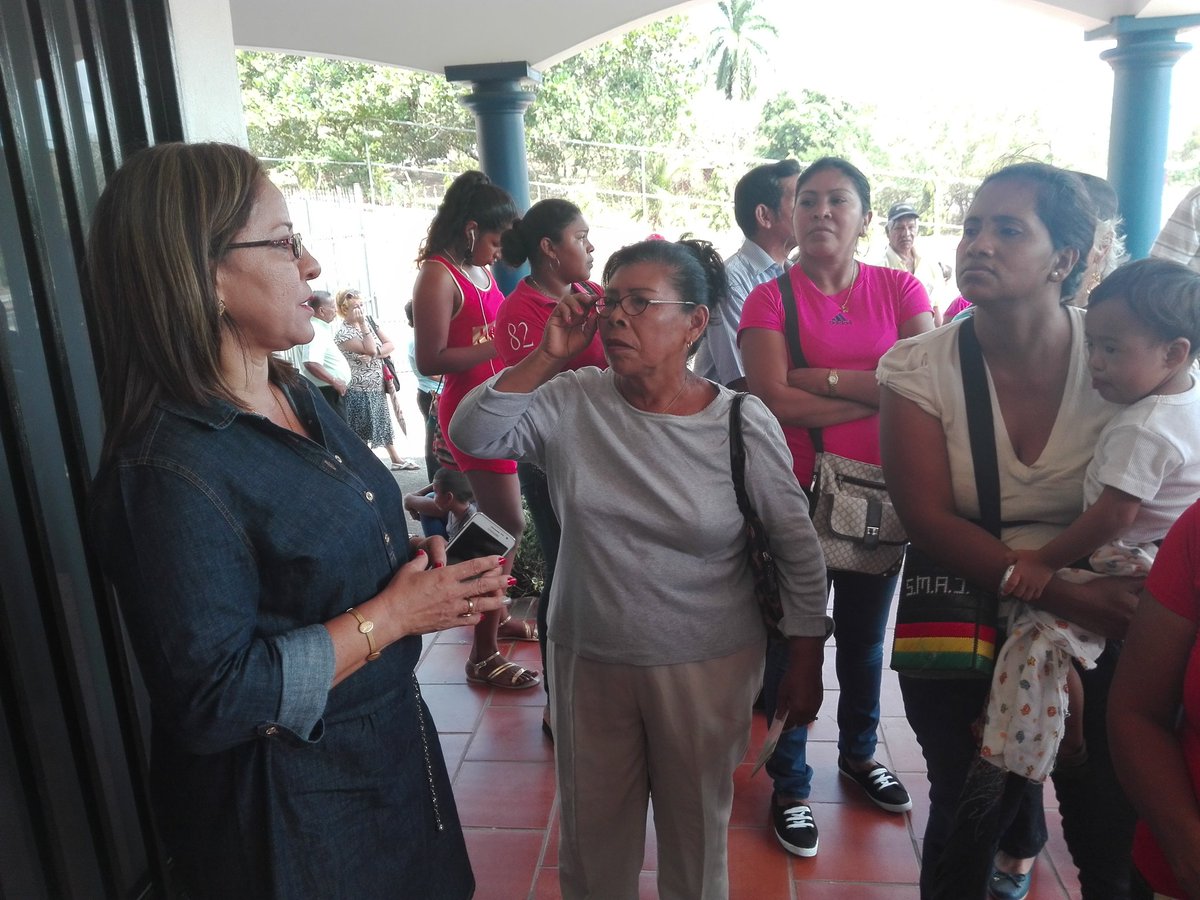 MidesLaChorrera's tweet photo. Directora de MIDES La Chorrera supervisa pago de Ángel Guardián en Suc. Bco. Nacional de Panamá Oeste @AlcibiadesVV https://t.co/cPIuVauoSJ