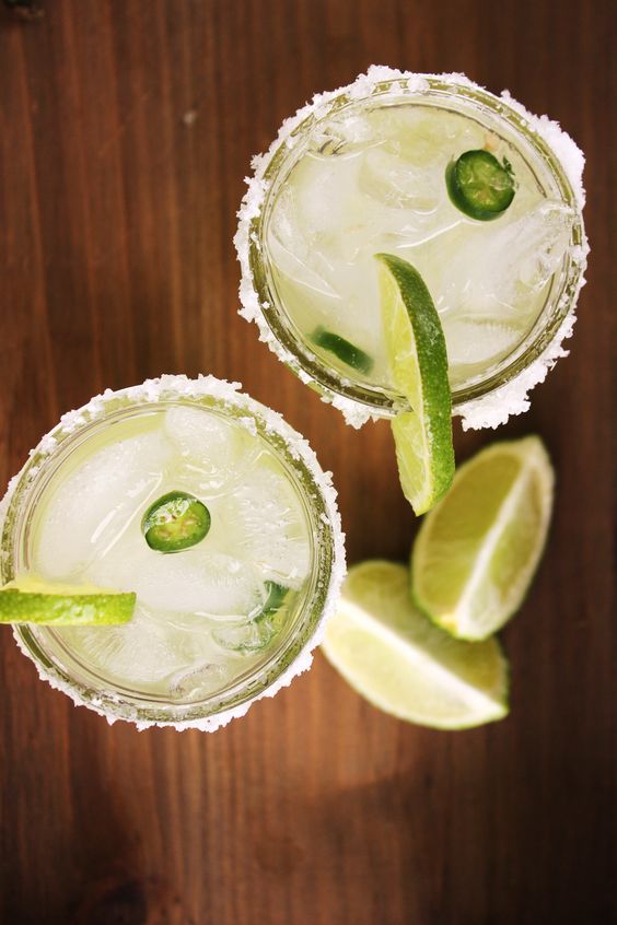 CollegeBrewer's tweet photo. When life gives you limes, make margaritas! But only when you're out of beer... #NationalMargaritaDay https://t.co/nGnmyhtAHT