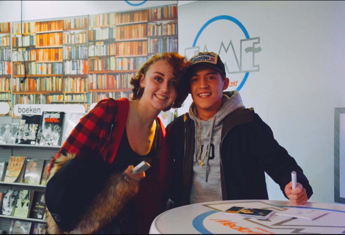 h0la_bochato's tweet photo. Omg dit was het best moment van me leven dank je wel @LilKleine i love you to the moon and Back 1000 times 🔐💕😘😭 https://t.co/OIm0kJyWKA