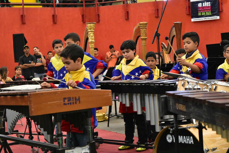 Niñas, niños y adolescentes de <a href="/ElSistema/">El Sistema</a> optan por un mundo libre de violencia a través de la música