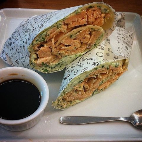 jacksalada's tweet photo. A boa do final da tarde é o Wrap Salmão com o nosso suco de abacaxi com capim-limão. #salmãonowrap #wrapdojack #jack https://t.co/kKtcMFBPew