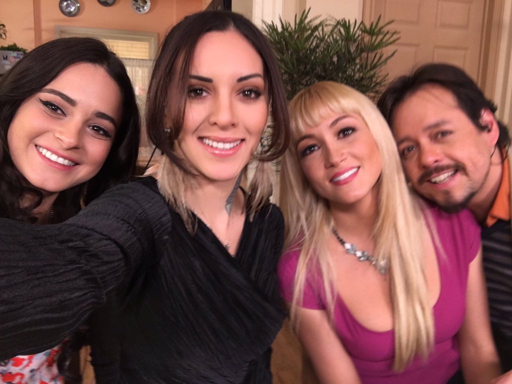 shiracasar's tweet photo. Presentando e invitando a todo México no se pierdan  @SuenoDeAmorOf  8:30pm https://t.co/gtJyQvnXhZ