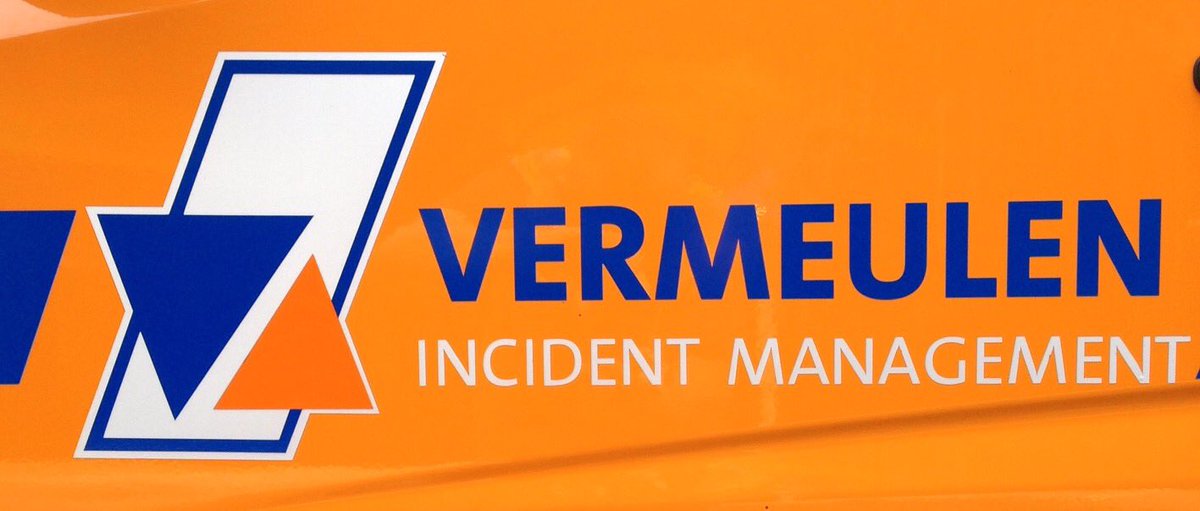 jerommeke67's tweet photo. #A4 re @Vreugdenhil_ is aangekomen voor de berging van VA #toplui #speedberging @VermeulenIM @VermeulenGroep https://t.co/ic1q61ye9M