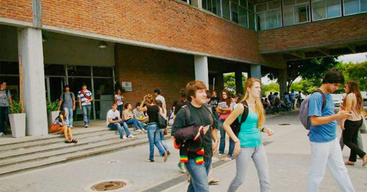 radiolt10's tweet photo. #InUNL La @unlitoral tendrá más de 7.500 nuevos estudiantes. Se inscribieron 579 personas más que el año pasado https://t.co/wYJwVwVVi6