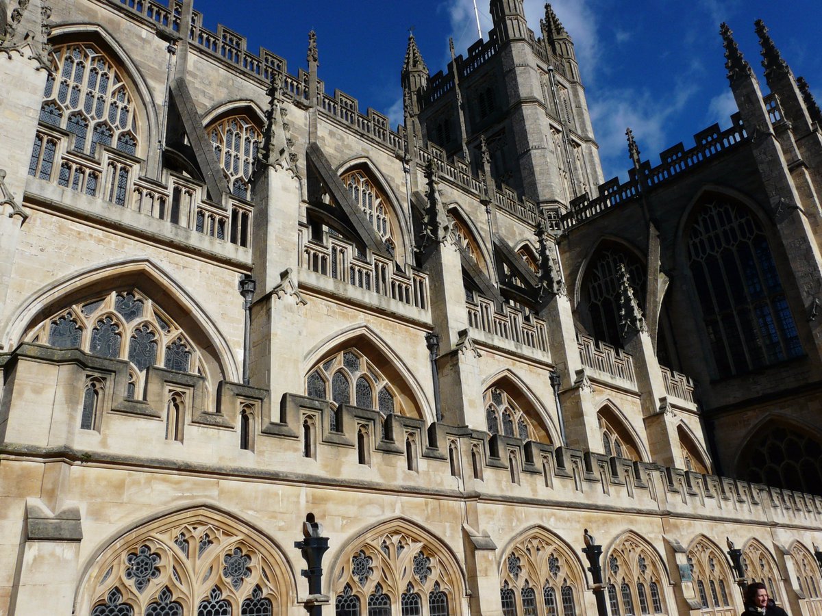 PropertyBath's tweet photo. How beautiful is Bath Abbey! #bathpropertyfinders #bathrelocation #relocationagents https://t.co/QSxmXHyKdk