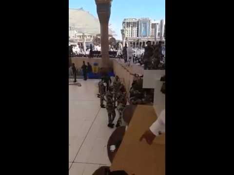 _deiranews_'s tweet photo. فيديو: تدافع الناس للسلام على النبي "صلى الله علي� https://t.co/t8YjTnTfWy https://t.co/4i9KrqKiMV