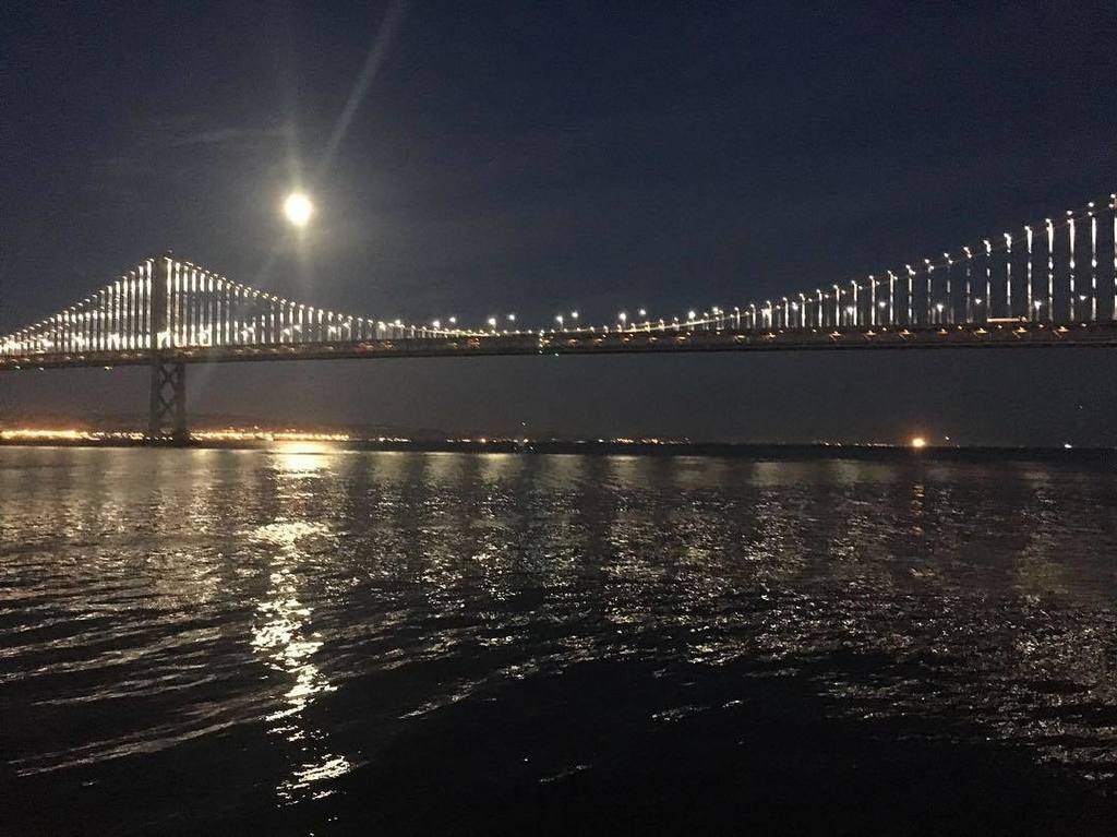 nottinbutaig's tweet photo. #finacialdistrict #nofilter #lastnight #latepost #sf #sanfrancisco #beautiful #therapeutic #tranquity #fullmoon by … https://t.co/B8egtw562a
