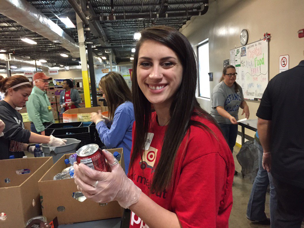 Volunteering at the food bank #t1797 @KennaWatson13 <a href="/Awesome2Mr/">Russell Bryan</a> <a href="/Maddiattarget/">Madison</a>