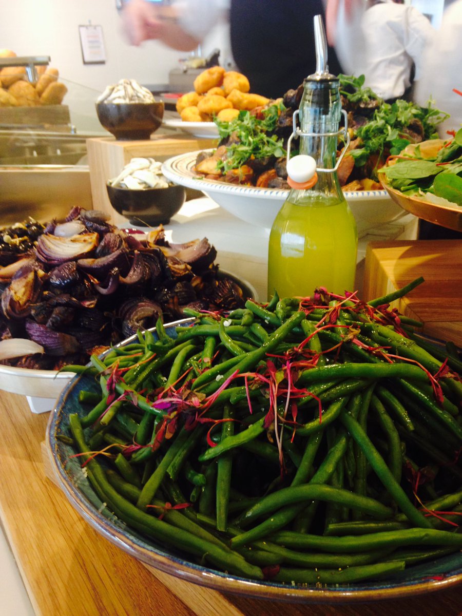 lily_burch's tweet image. Launch day done! Amazing food and happy customers! @MimiRibs @MegLLance @DarylAntwi @WSHGraduates