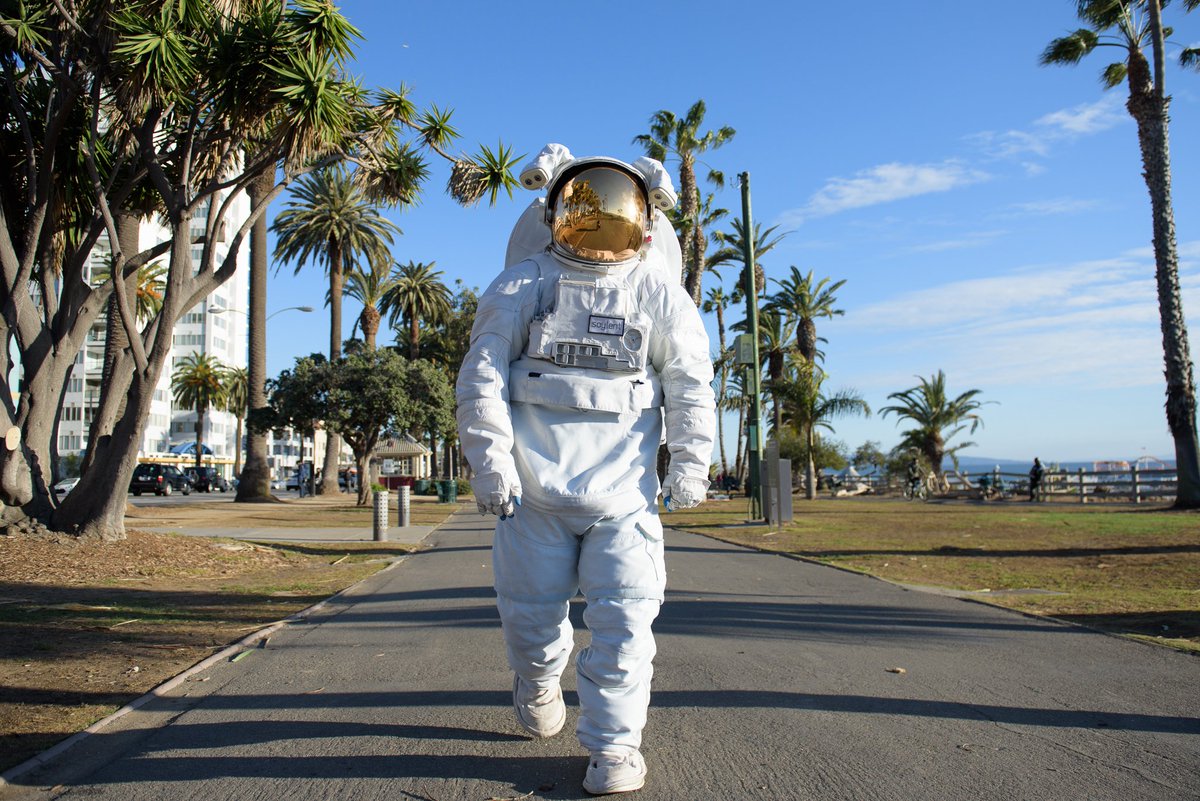 Bruins, cancel your lunch plans. The Spaceman is bringing the Soylent Food Truck to UCLA today.