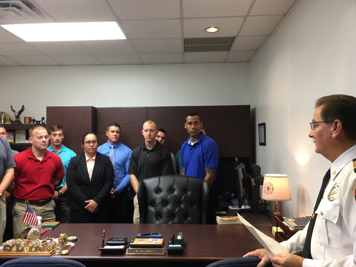 HillsFireRescue's tweet image. Fire Chief Dennis Jones welcoming some of our new firefighters on their first day.
 #WelcomeToHCFR #HillsboroughFL