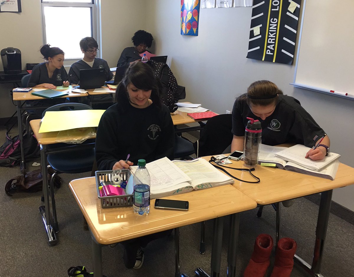 NCI_Eastlake's tweet photo. Allied Health students working together on projects! #FutureSTNAs #teamwork https://t.co/attTPKKrUV