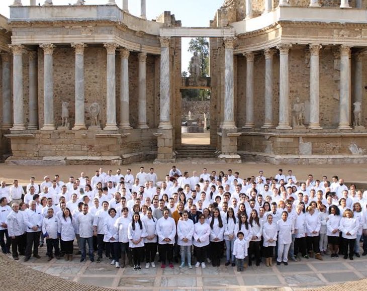 Extremadura7D's tweet photo. 300 cocineros apoyan a Mérida como Capital de la Cultura Gastronómica https://t.co/h07Q0LFmW6 https://t.co/mlR0xoIxj4