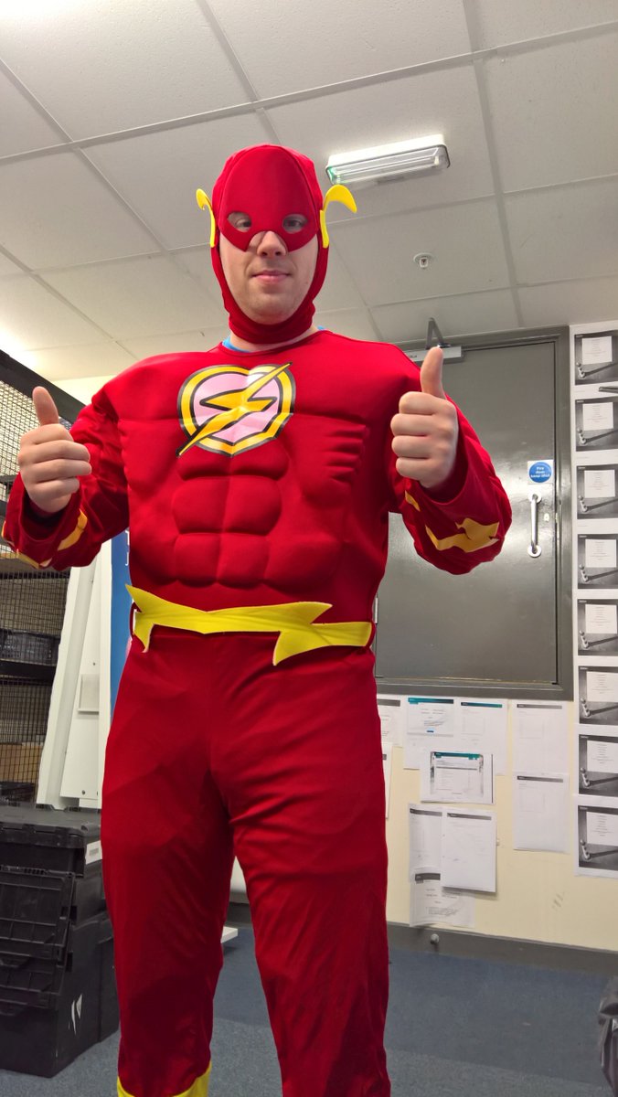 CelfoneTrading's tweet photo. LIVE FEED: #O2Hinckley manager @Loopyfruit1UK running 10K dressed as #TheFlash! https://t.co/zQcRYLBX5O #donate https://t.co/55vTb6WJCj