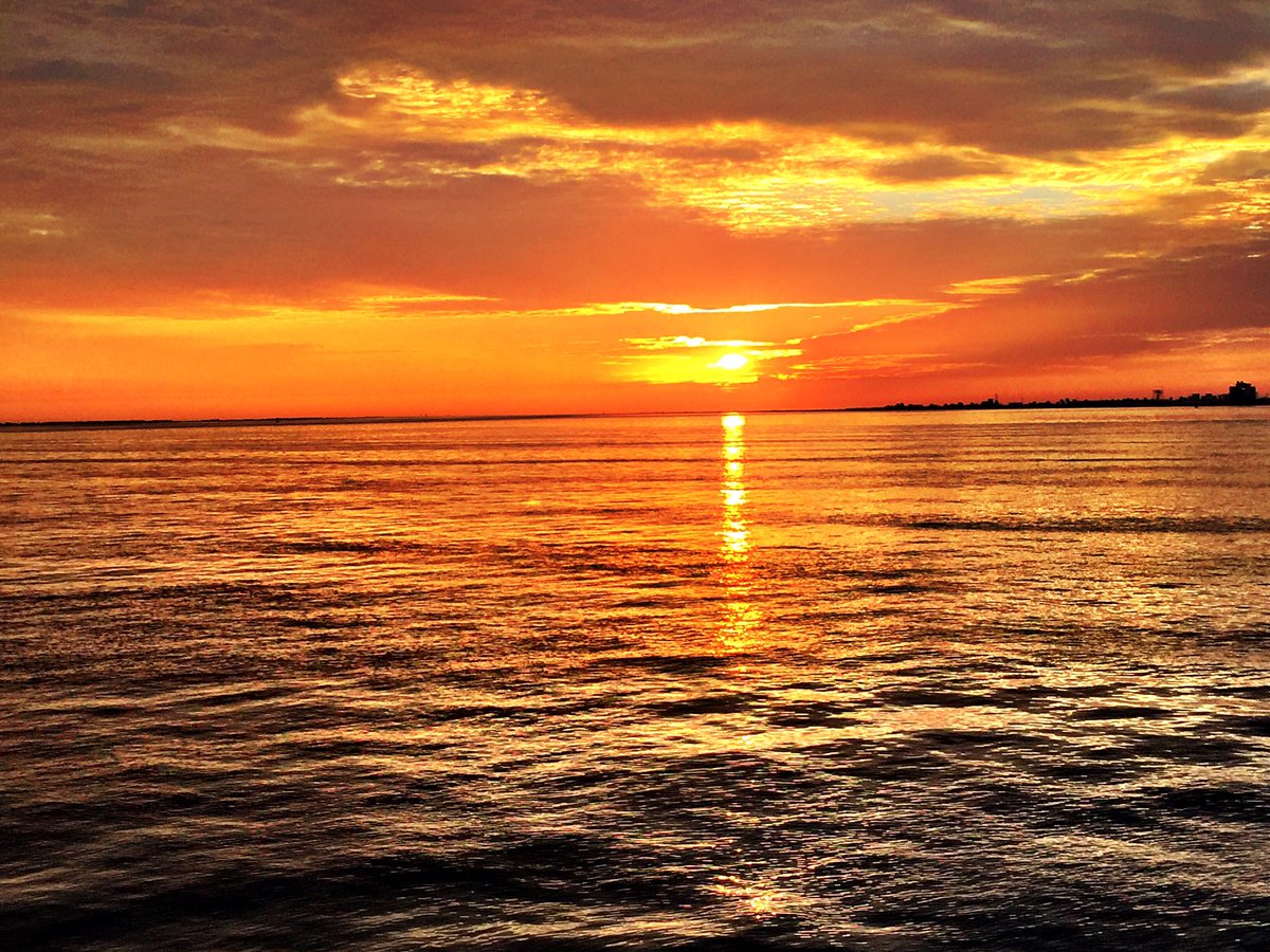 Tony_Doda's tweet photo. Deep sea fishing yesterday wat a beautiful view. #breathtaking #Florida https://t.co/ZP9tWGJPi0