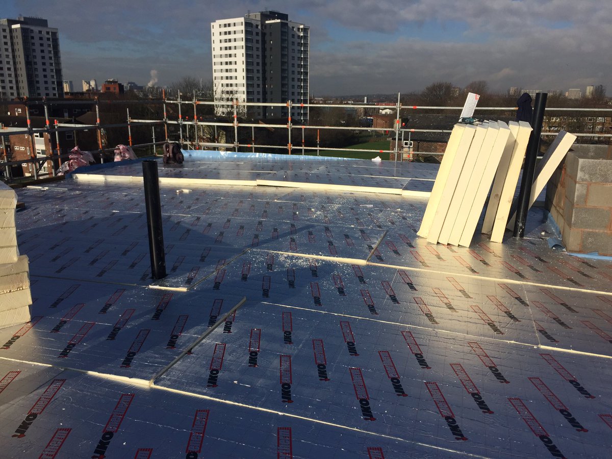lucyStResidents's tweet photo. @laneenduk @mellwoodltd @wilcowan @TalkTrafford
Roof works and super structure progressing well. https://t.co/a2heHFwJ6P