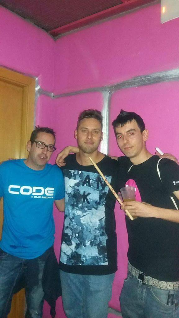 1112_jesush's tweet photo. #code110 en @fabrikdiscoteca con @Gaborv21 #malke 😜 https://t.co/9bW9Kv4RPM