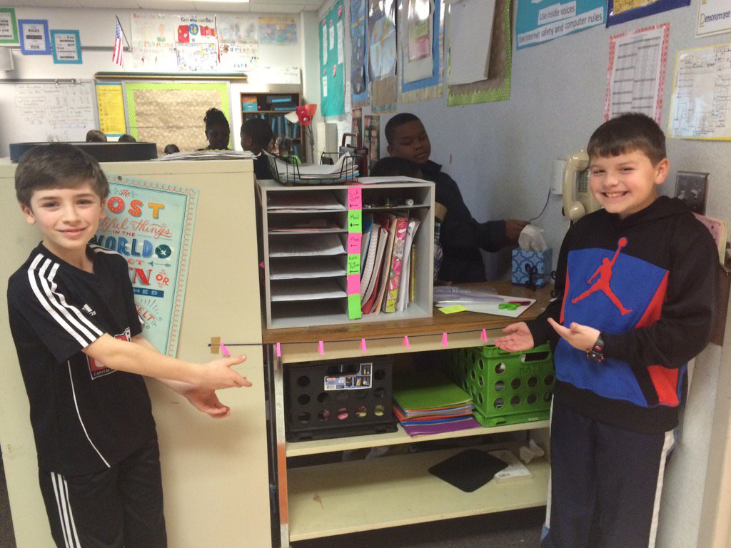 msfrerichsclass's tweet photo. Today we made number lines with adjustable benchmarks. It was a blast! Using this method to compare fraction values! https://t.co/UXNdi2K25E