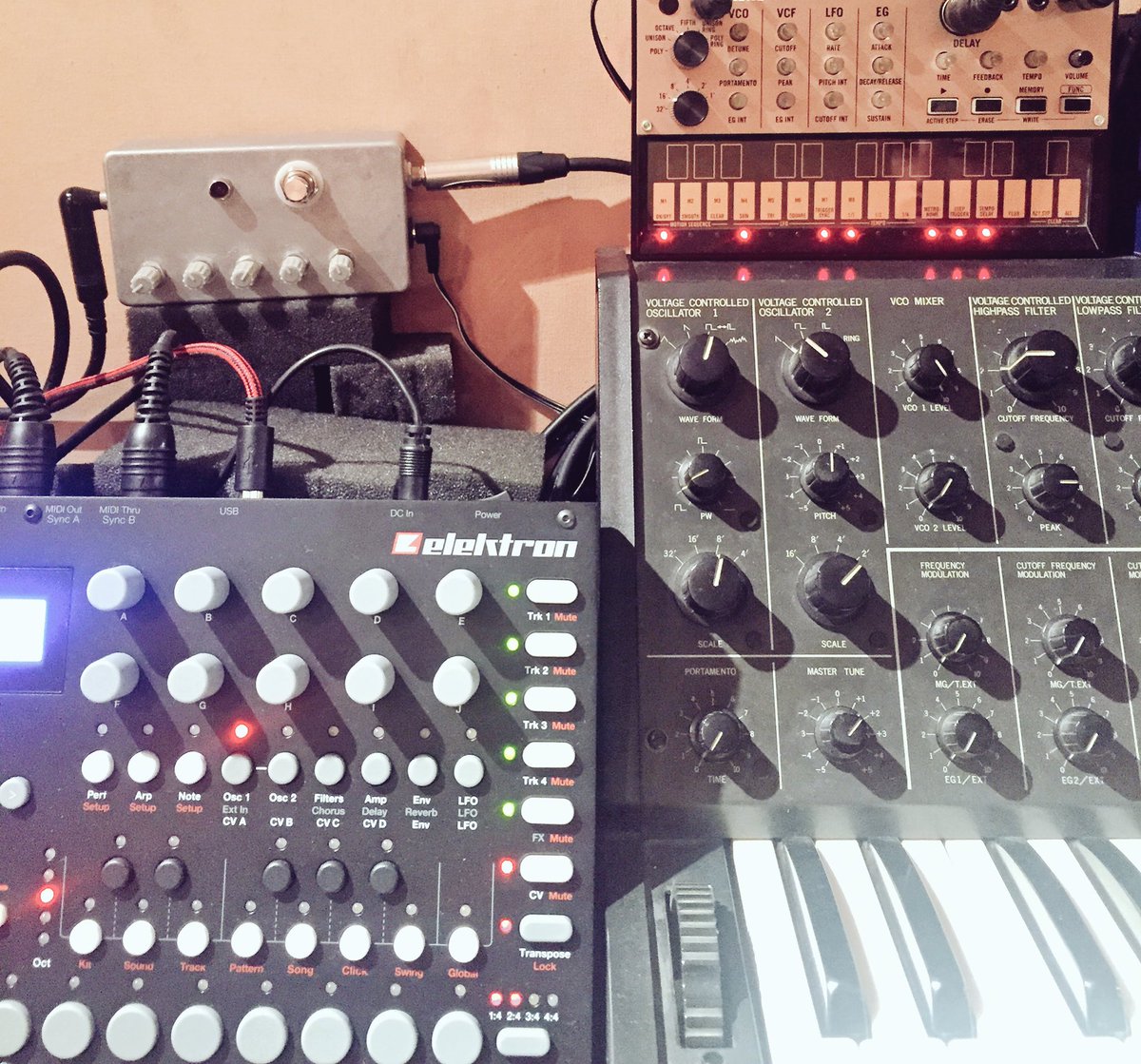 DIRTYPHONICS's tweet photo. Vibes right now 🎛🎛🎛🎛🔥 #DIRTYstudio #nerds https://t.co/IhOQ0MrEe8