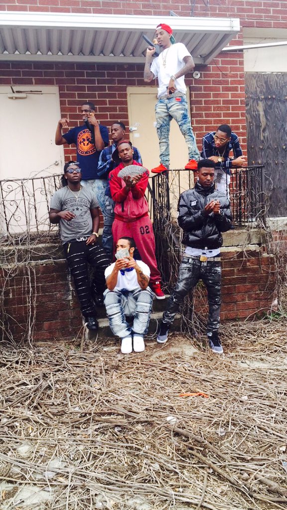 MacDeboStackz's tweet photo. WE GOT DA KEY TO DA STREETZ ππ° #YBG #CRG #KSG #OGSTACKZ #FREEDEMGUYZ https://t.co/tBREHryUOe