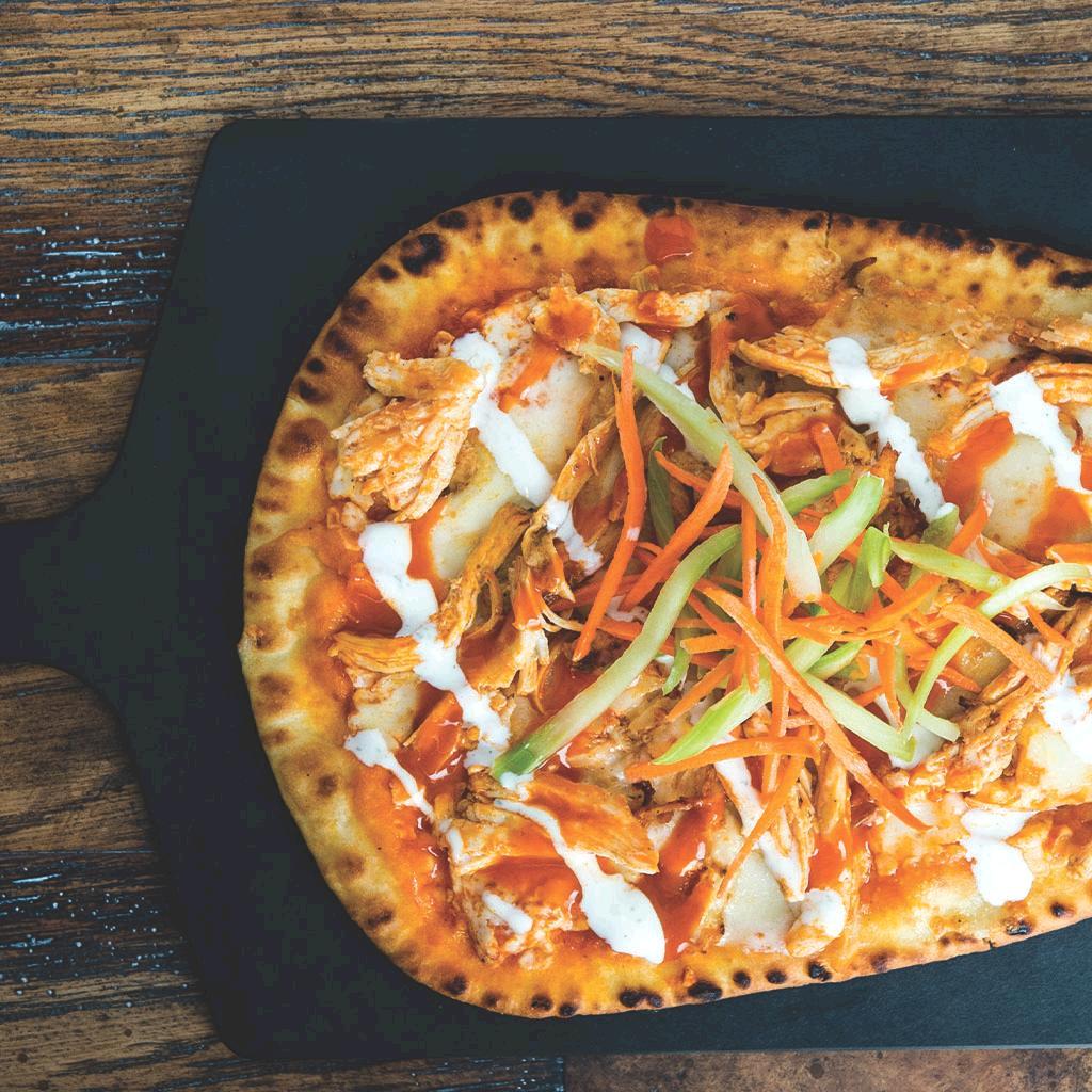 TopgolfKC's tweet image. Did you hear that #Topgolfkc has a new and improved menu? Come tast our delicious #BuffaloChickenFlatBread! #Letseat