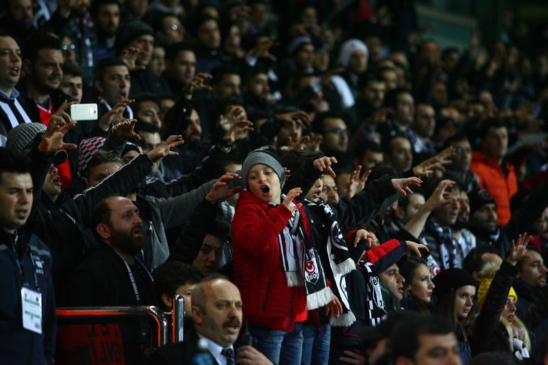 Besiktas's tweet photo. Büyük taraftarımızın muhteşem desteğiyle #LiderBeşiktaş

Teşekkürler Beşiktaş Ailesi... https://t.co/Xha2E8Kd7p