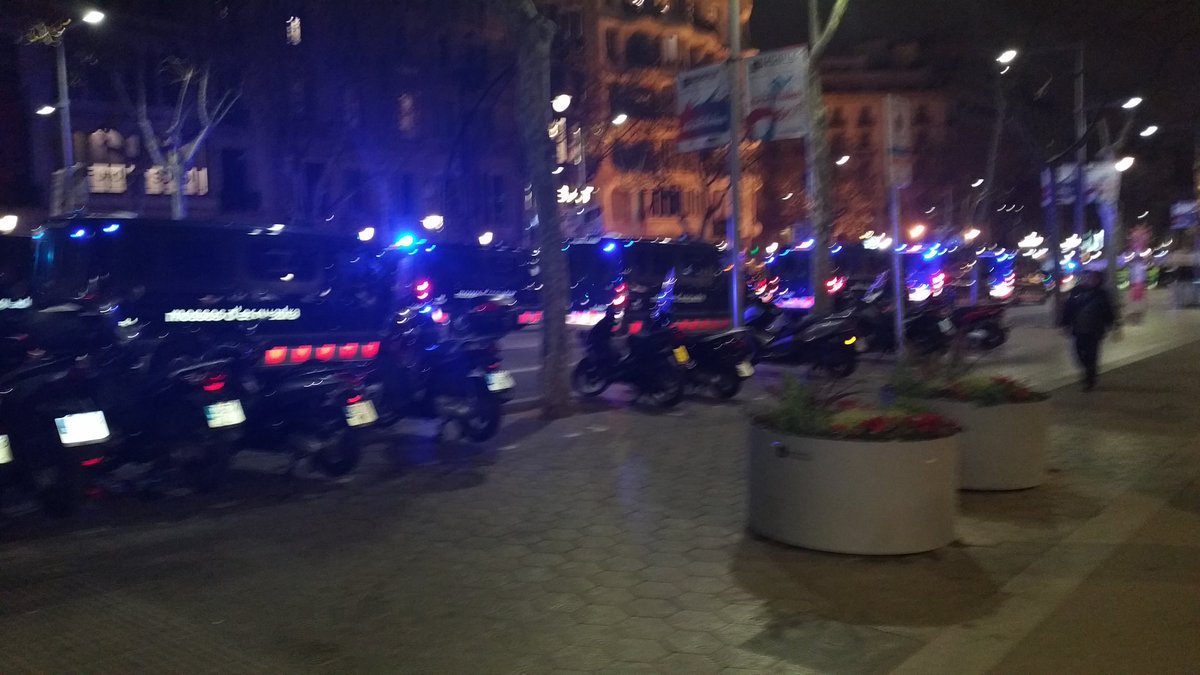 Unitat9's tweet photo. #Correscales La dignitat no se subcontracta! #800KM plens de justícia social! @Unitat9 amb @teleAfonica https://t.co/bwIqtqOtAO