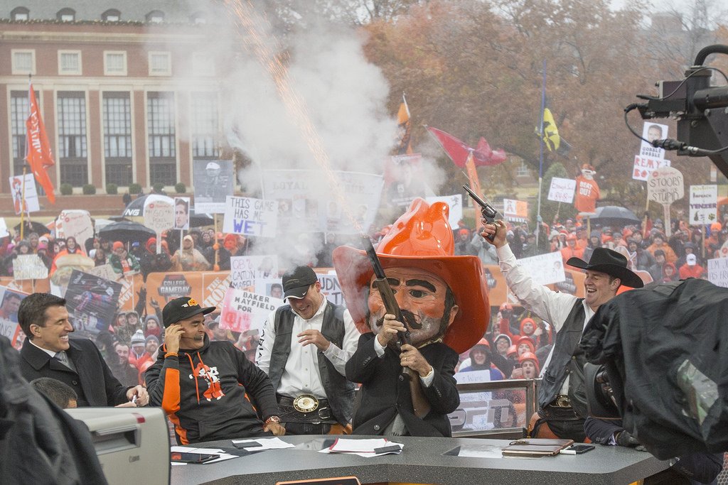 CoachGundy's tweet photo. Pistols Firing from Meeker, OK! Welcome to the FAMILY! #GoPokes #BeACowboy https://t.co/mhPoS76sdk
