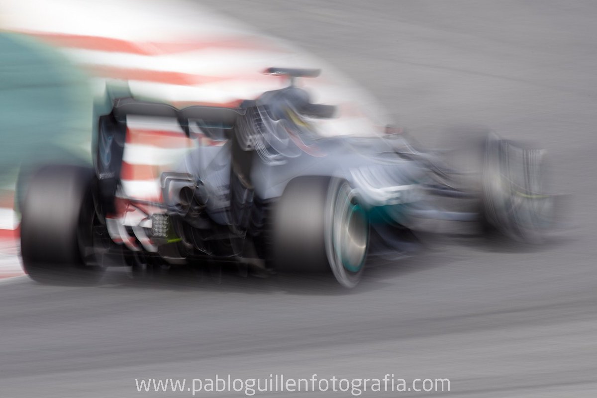 foto_deportes's tweet photo. #Hamilton #w07 #f1test Hamilton ha hecho más de 150 vueltas en el primer día de test. https://t.co/GL6yVkh3or
