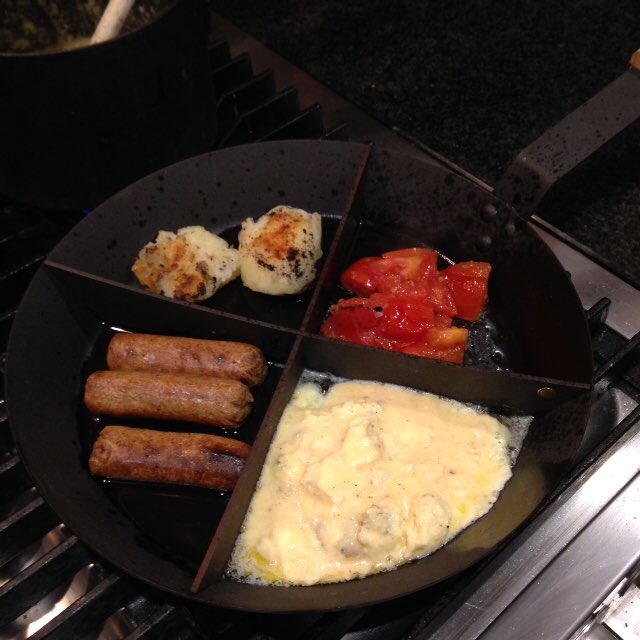 NethertonNews's tweet photo. #Breakfastpan what do you think? Sausage, tomato, scrambled eggs, potato cakes https://t.co/0cIMeoGM2L