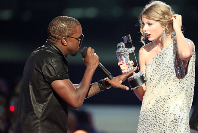 RappersAndDrugs's tweet photo. Kanye West drunk giving no fucks whatsoever #Yeezy #hennessy #TLOP #AmberRose https://t.co/4o8Wp99t96