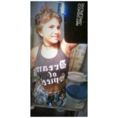 Mel_cejas02's tweet photo. Pensar que esta era la novia de mi negro, diuuuu sucia -.-  ... foto pal fb con la compu de la kristi https://t.co/1Xlkg4iiEo