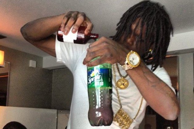 RappersAndDrugs's tweet photo. Chief Keef mixin the mud up #Leanin https://t.co/Tbo8OrdGMm