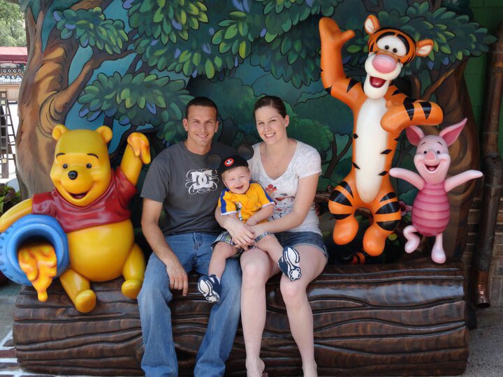 PhyliciaSP's tweet photo. @SimpleSkincare #testthewater #simplecontest our first trip to Disneyworld https://t.co/6ZMTqXTiHm